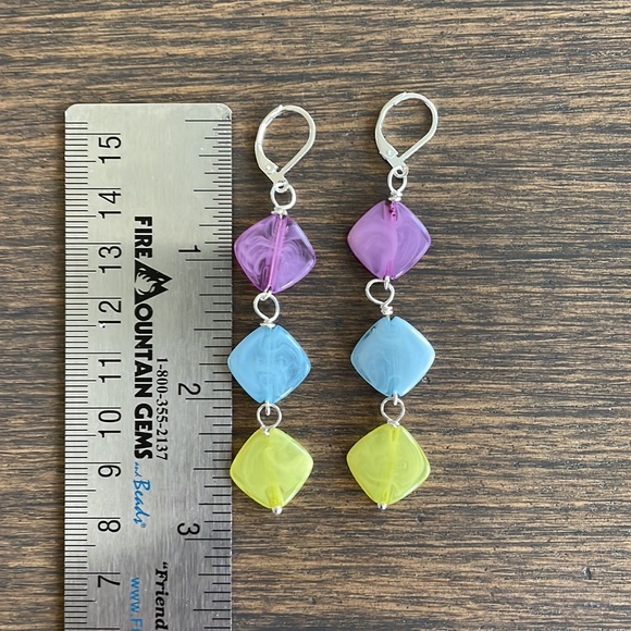 HAND CRAFTED EARRINGS Yellow Blue Lavender Lightweight Acrylic Beads - Picture 3 of 12